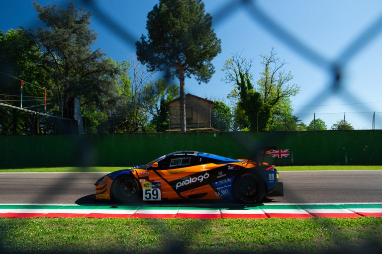 La McLaren 720S GT3 Evo #59 di Riccardo Cazzaniga (Raptor Engineering) in pista, GT Italiano Sprint 2026